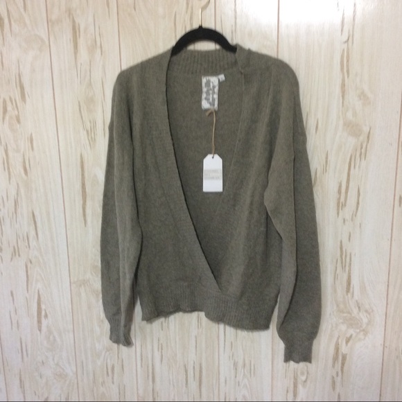 Sadie & Sage Sweaters - Sadie & Sage Olive Green Plunging V-Neck Sweater S